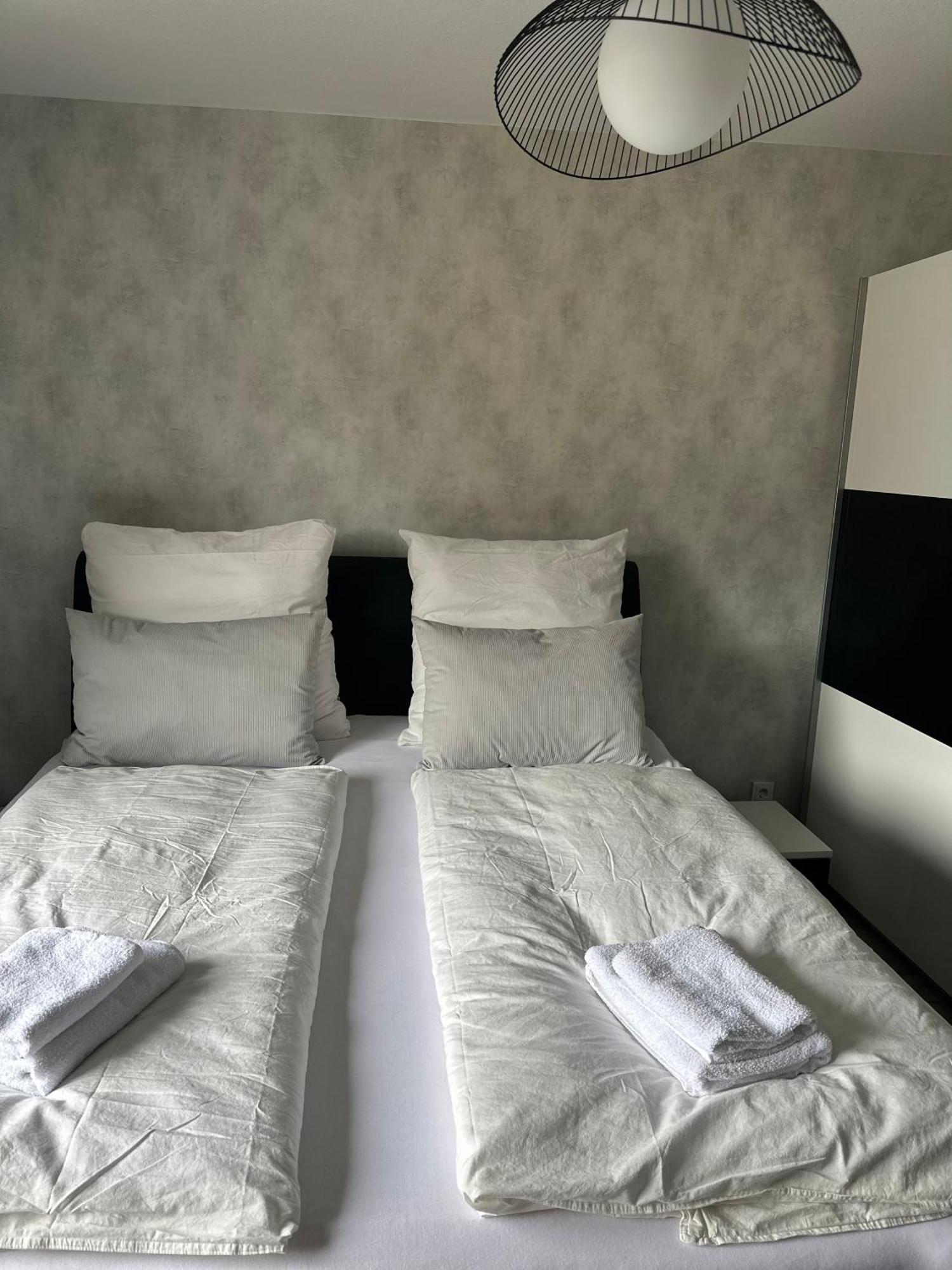 Fewo Am Deich 1 Zentral Mit Stadtblick Und Kontaktloser Check In Bremerhaven Esterno foto